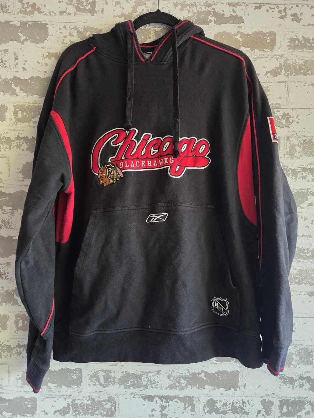 ​Reebok Chicago Blackhawks NHL Pullover Hoodie Medium